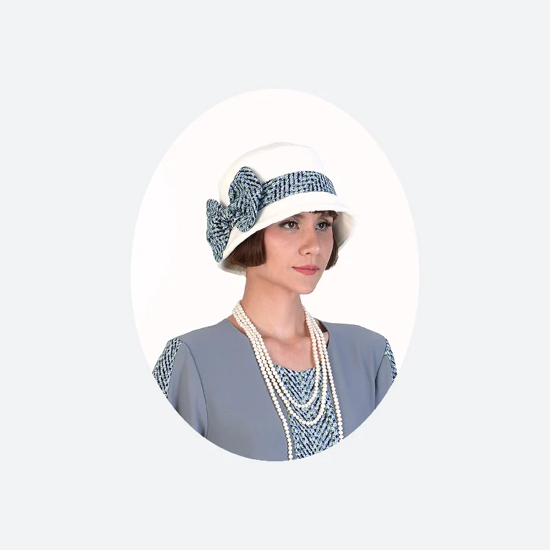 1920s cloche hat in off-white cotton and blue printed chiffon