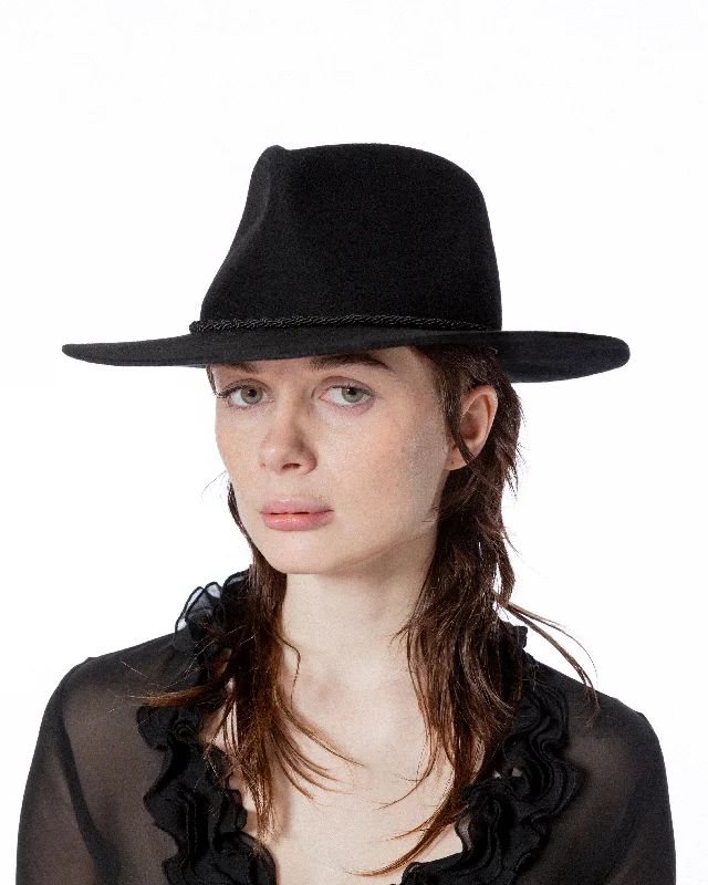 BLACK FELT HAT